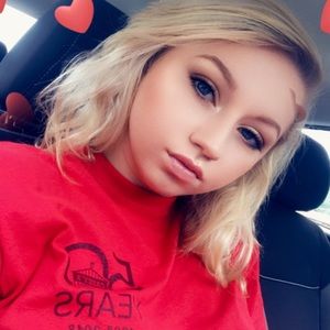 Meet your Posher, Caitlyn